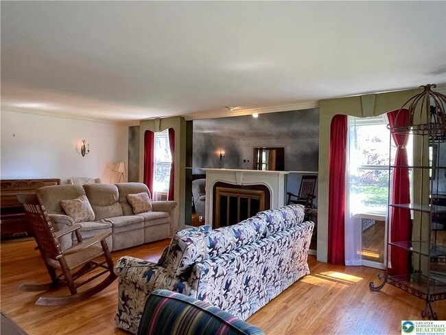 Building Photo - 1331 Armstrong Rd