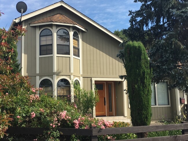 Building Photo - 832 loadstone court