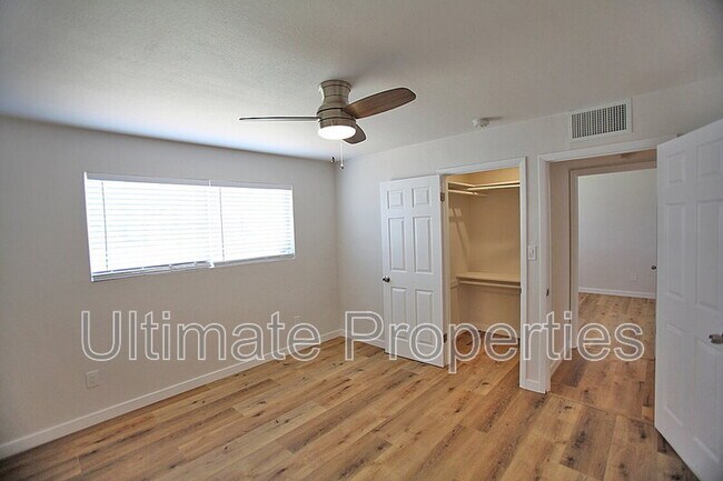 Building Photo - 4129 E Bluefield Ave