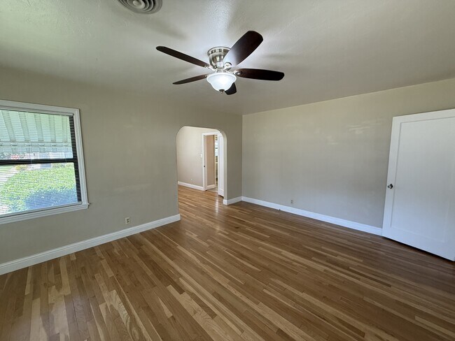 Building Photo - 1316 Arbutus Ave