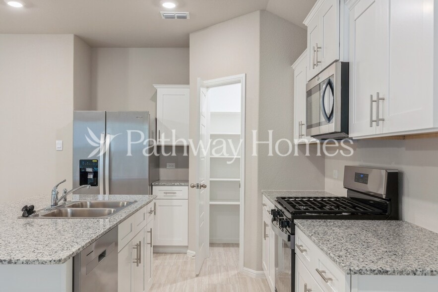 Building Photo - 9448 Golden Tree Ave