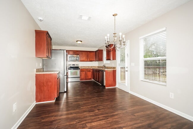 Building Photo - 608 Elderberry Way