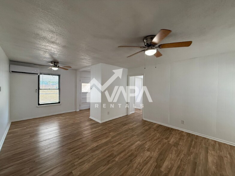 Building Photo - 247 Longview Dr