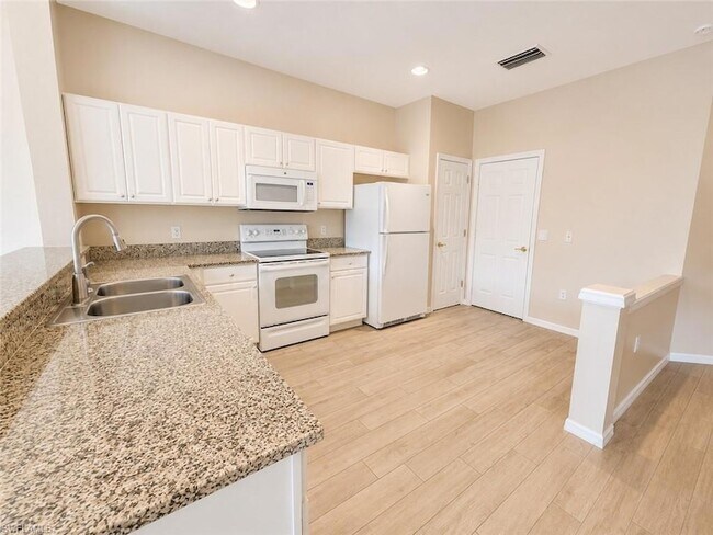 Building Photo - 912 Hampton Cir