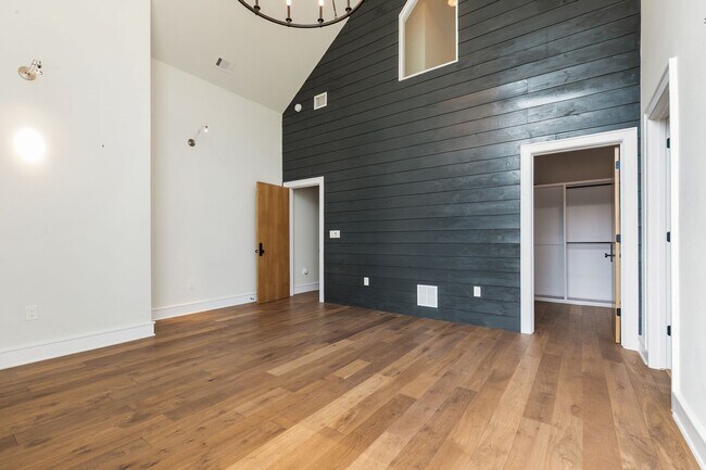 Building Photo - LUXURY TOWNHOME IN LONE STAR DISTRICT