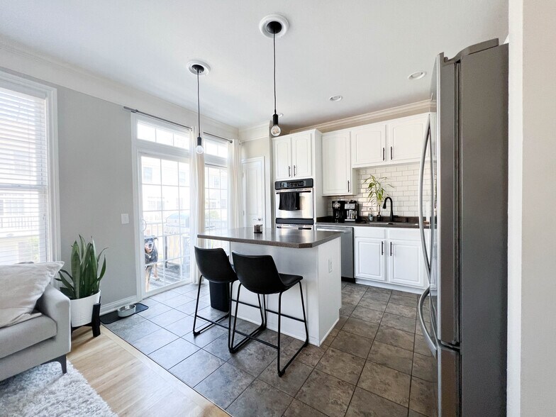 Building Photo - 8661 N Meridian St