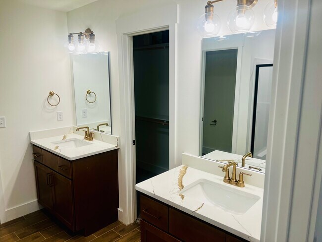 Building Photo - 251 Kristen Ln