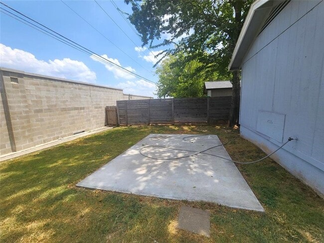 Building Photo - 3408 Lynridge Dr