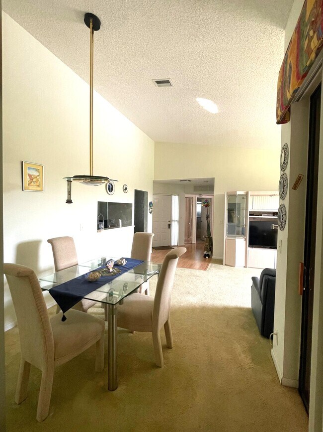Building Photo - 5415 Verona Dr