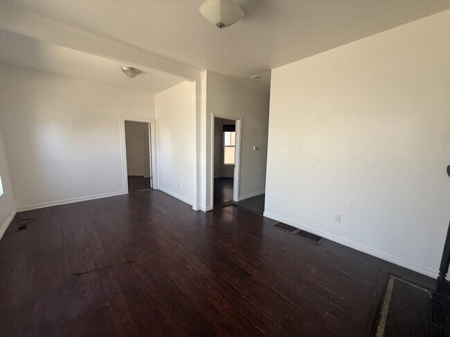 Building Photo - 2946 Glenarm Pl