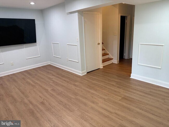 Building Photo - 7431 Shady Glen Terrace
