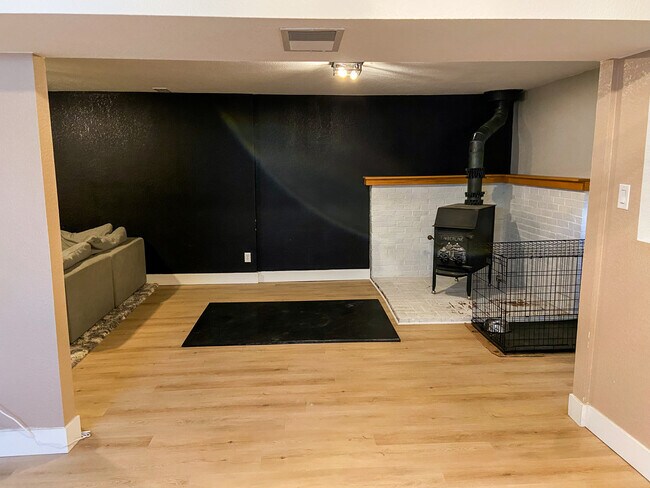 Building Photo - 214 Douglas Fir Ave
