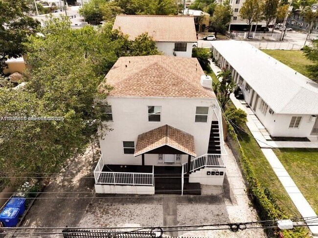 Building Photo - 1922 NW 1st St