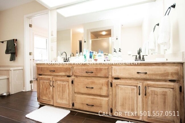 Building Photo - 14205 Longtree Dr