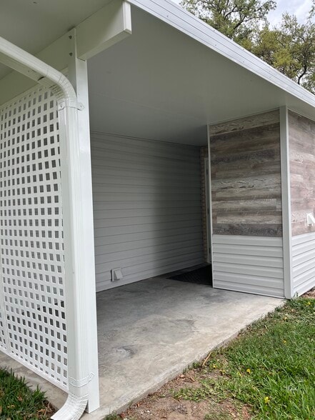 Building Photo - 2020 Lee Dr