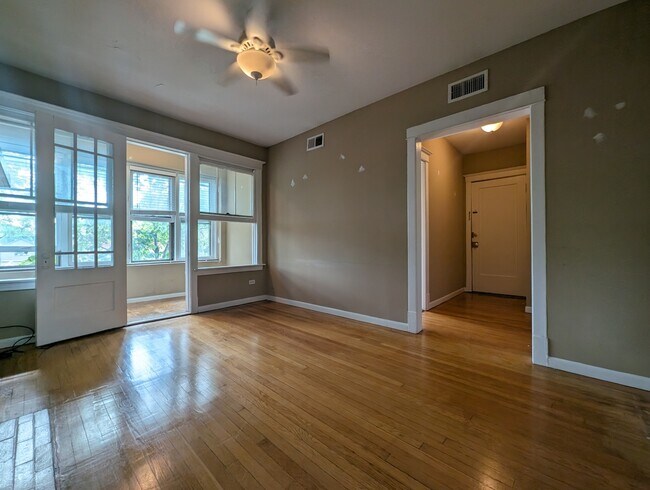 Building Photo - 2657 N St Louis Ave