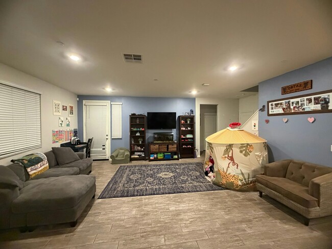 Building Photo - 7084 Vernazza Pl