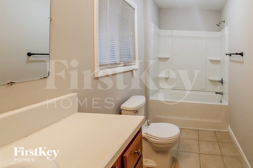 Building Photo - 2483 Kings Park Cir