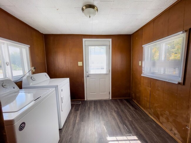 Building Photo - Recently Renovated