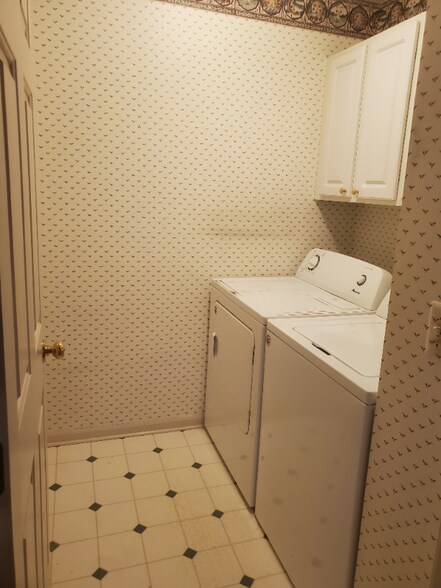 Building Photo - 5375 Pine Needle Dr