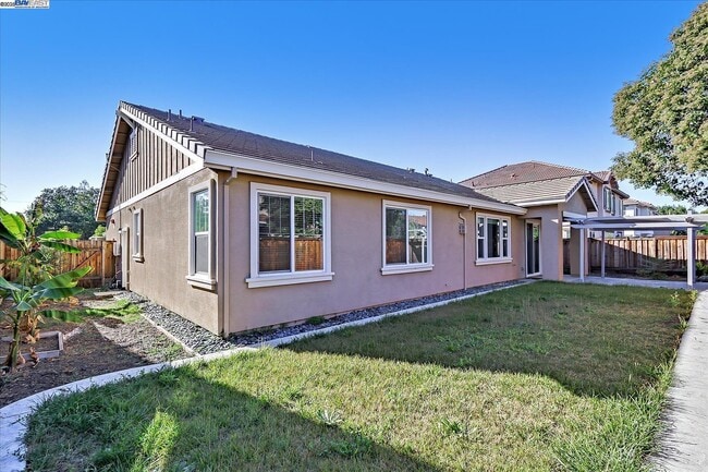Building Photo - 1610 Chestnut Ct