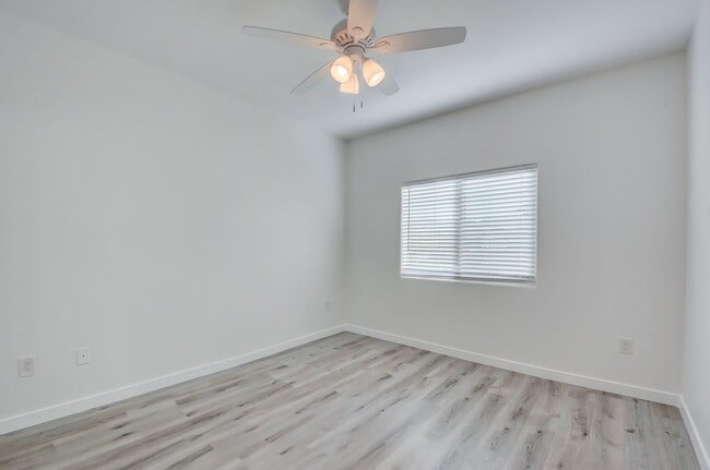 Building Photo - CLEAN, move in ready~GATED and super COMMUNITY!