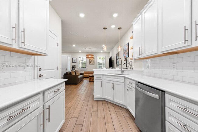 Building Photo - 1030 Eucalyptus Dr