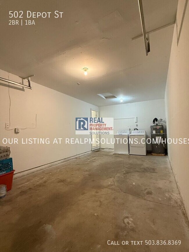 Building Photo - 502 Depot St