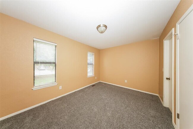 Building Photo - 12012 Sagamore Dr