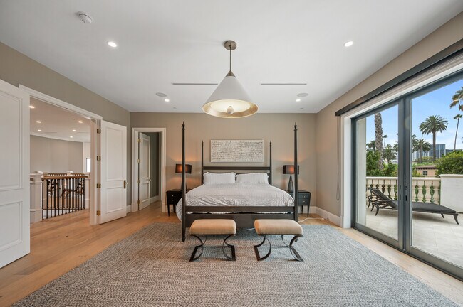 Building Photo - 517 N Camden Dr