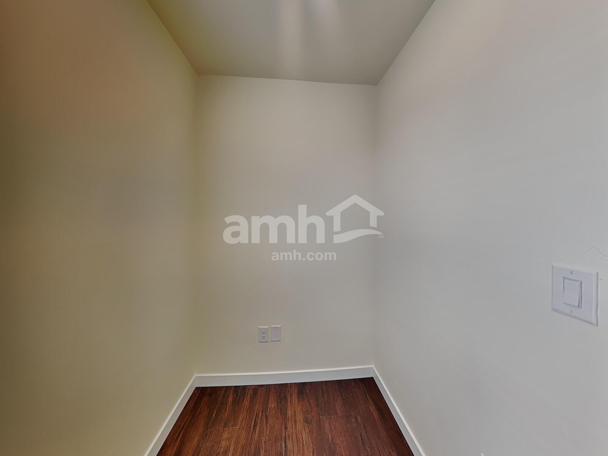 Building Photo - 9428 W Shumard St