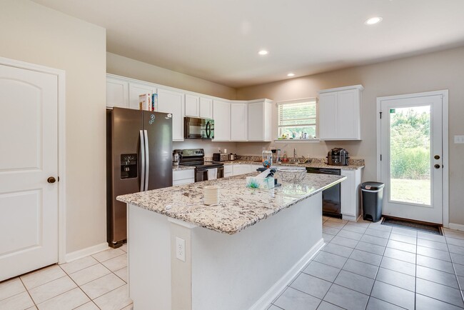 Building Photo - 4 Bedroom 2.5 Bath in Victoria Meadows