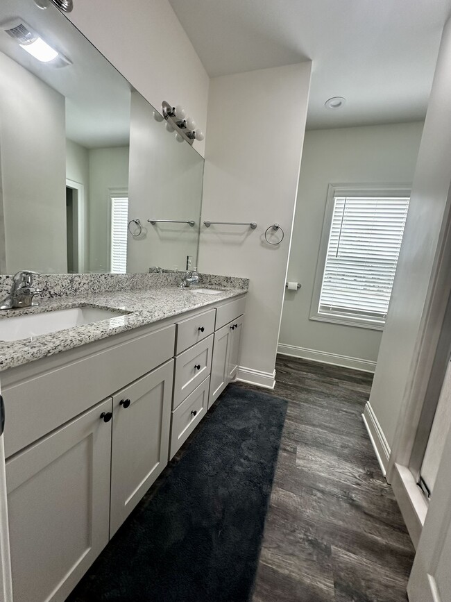 Building Photo - 2306 Timberlane Dr