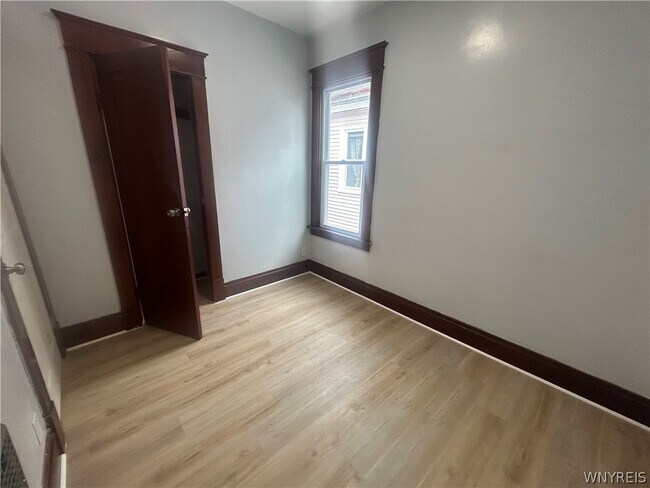 Building Photo - 411 Cambridge Ave