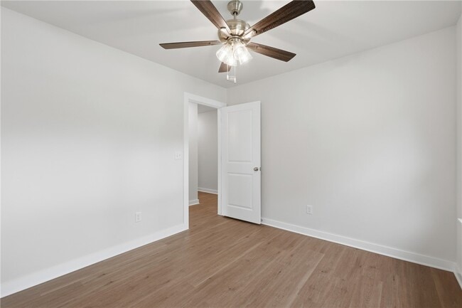 Building Photo - 1315 Valley Dr