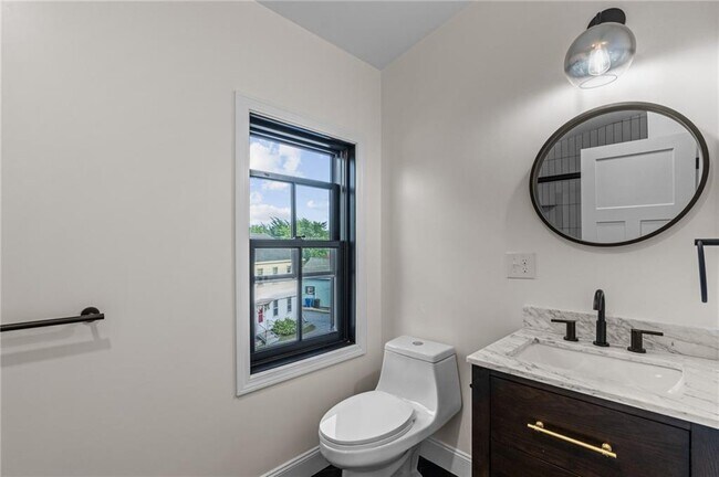 Building Photo - 11 Lion St