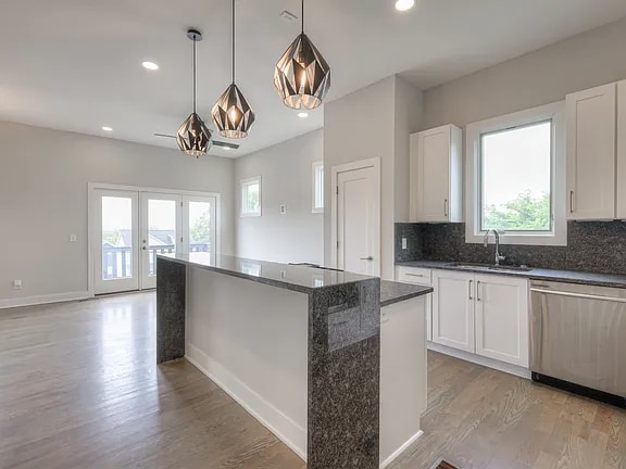 Building Photo - 2137 Buena Vista Pike