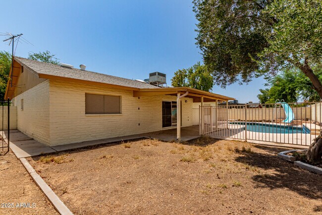 Building Photo - 5528 W Calavar Rd