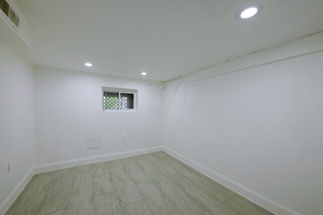 Building Photo - Charming & Renovated Petworth Rowhouse with Parking -  Available Now!