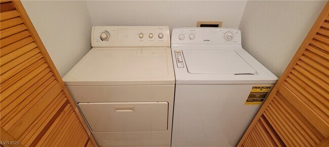 Building Photo - 2216 Short Pine Dr