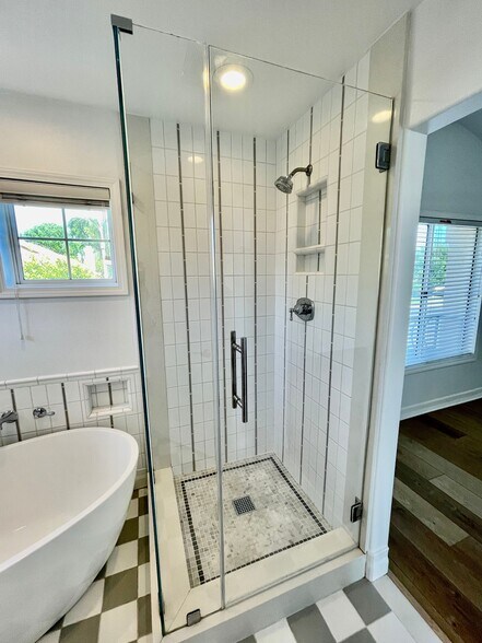 Building Photo - 77 San Raphael