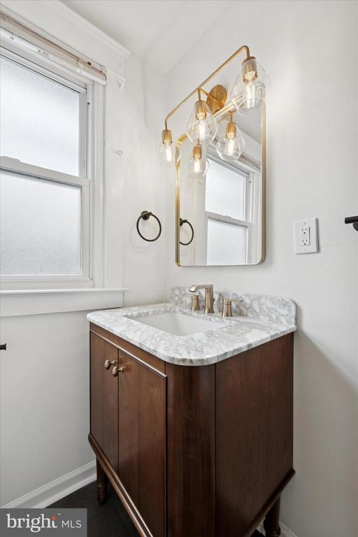 Building Photo - 10 W Jefferson St