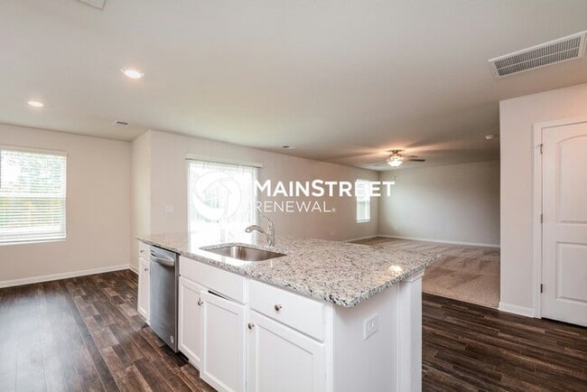 Building Photo - 4 Bedroom Pet-Friendly Home in Zebulon, NC...