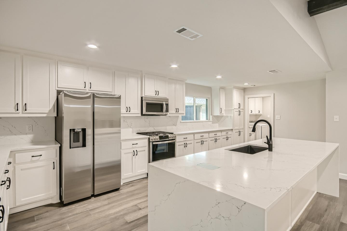 Building Photo - Charming Prestonwood home with peaceful backyard oasis