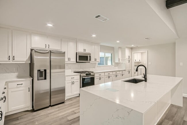 Building Photo - Charming Prestonwood home with peaceful backyard oasis