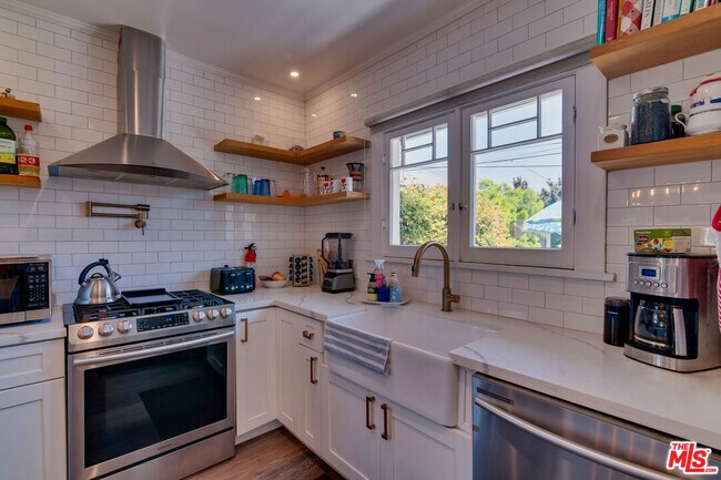 Building Photo - 1304 W 55th St