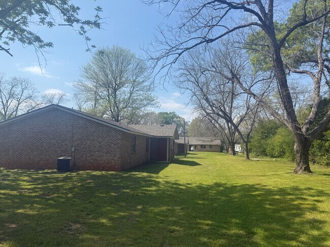 Building Photo - Richland Apartments Building B