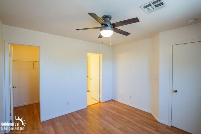 Building Photo - Gorgeous 3Bdm 2.5Ba Two-Story Home in Squi...