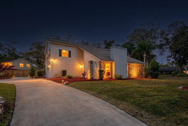 Building Photo - 6 Baywood Dr