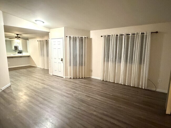 Building Photo - 28133 Vía Domador